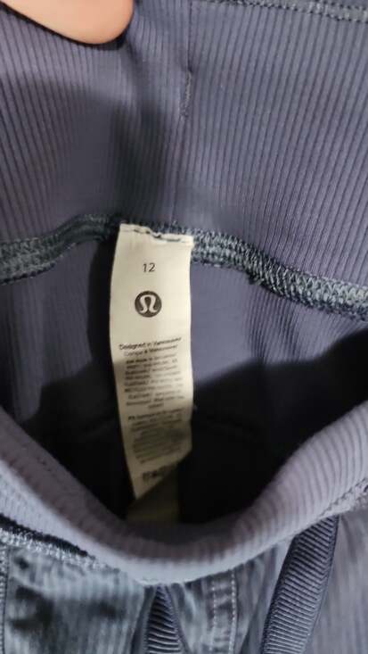 Lululemon - Picture 2 of 4